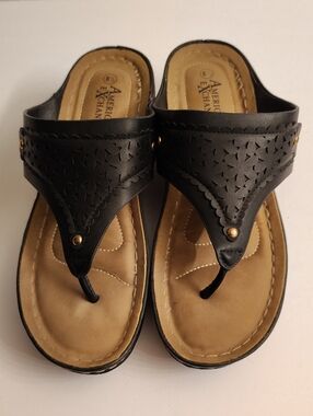 American Exchange Women's Sz 8.5 Black Thong Sandals Gold Accent GY3D X
